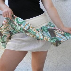 H&M Green Floral Print Ruffle Women's Pull-On Mini Skirt Size 8